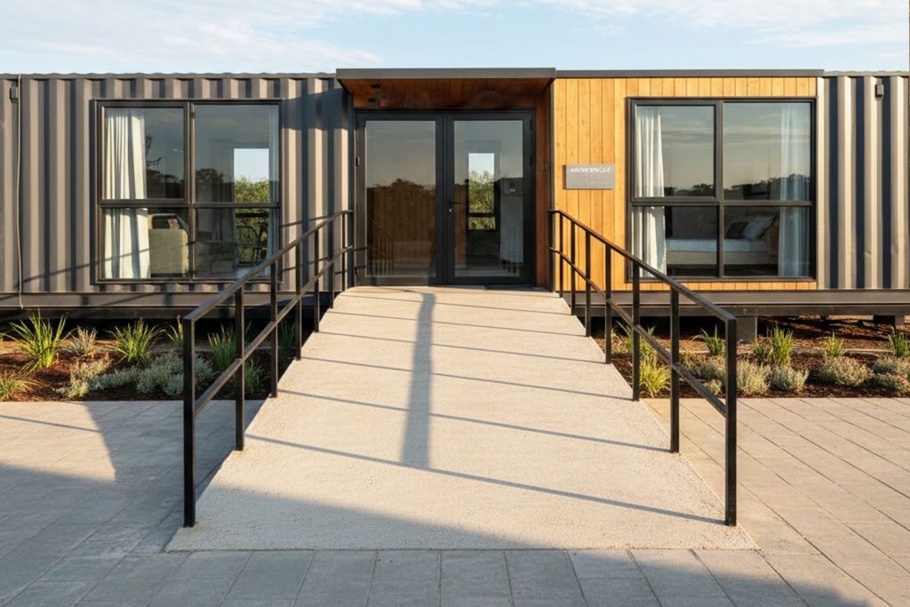 Lối vào Container với Đường Dốc và Tay vịn (Exterior Accessibility)