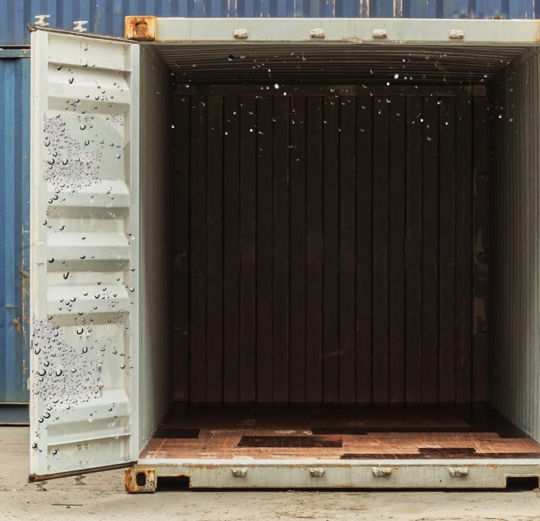 CƠ CHẾ GOM NƯỚC MƯA CHỐNG THẤM DỘT HỆ CỬA BẰNG MÁNG NẸP TÔN J-BAR TRÊN DÒNG CONTAINER HOÁN CẢI