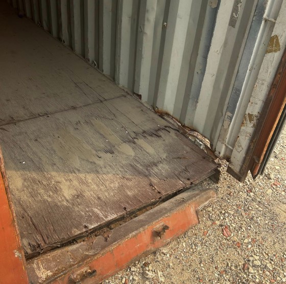 ĐỘ BỀN SÀN GỖ CONTAINER: CÔNG NGHỆ PHỦ MÀNG CHỐNG ẨM LÓT ĐÁY SÀN GỖ ÉP CONTAINER KHO NGĂN MỤC NÁT DO NGẤM ẨM ĐẤT