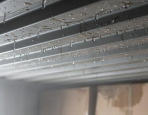 THIẾT KẾ RÃNH GOM NƯỚC NGƯNG TỤ GÓC TRẦN BẢO VỆ HỘP GIẤY HÀNG HÓA TRONG CONTAINER LẠNH