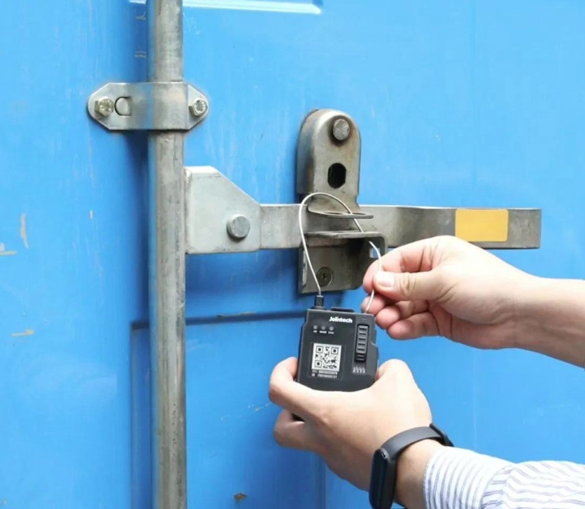 CẢM BIẾN CONTAINER LẠNH THÔNG MINH: GIẢI PHÁP KIỂM SOÁT TỔN THẤT NHIỆT ẨM BẰNG HỆ THỐNG CẢM BIẾN DOOR OPEN TỰ ĐỘNG TRACKING BÃI