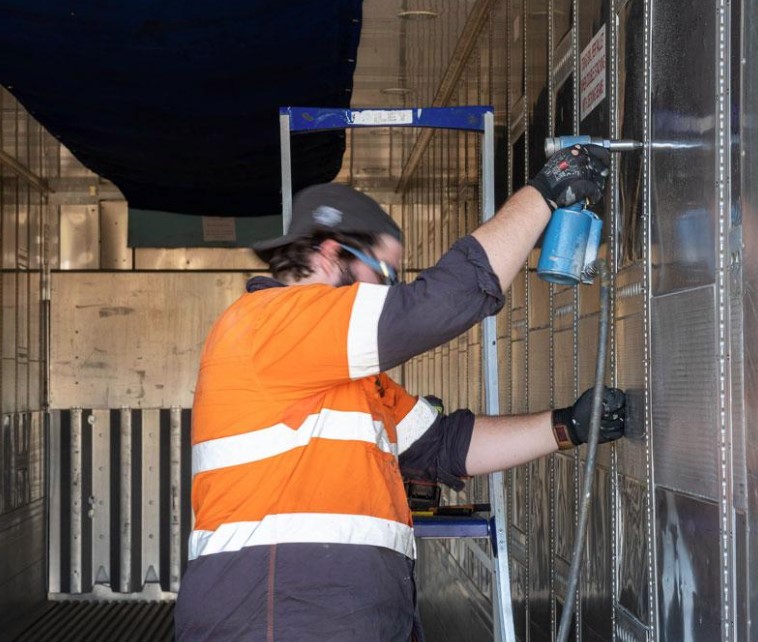 QUY TRÌNH VÁ SỬA KỸ THUẬT VÁCH NHÔM, VÁCH INOX LÒNG CONTAINER LẠNH BỊ XE NÂNG ĐÂM THỦNG