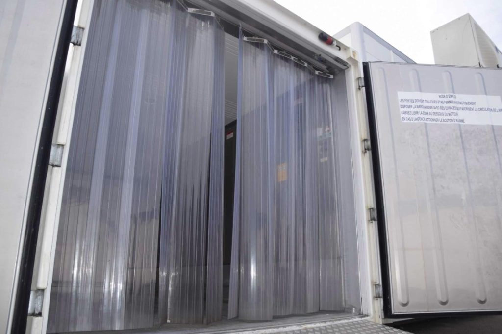RÈM CỬA CONTAINER LẠNH: GIẢI PHÁP NGĂN THẤT THOÁT NHIỆT ẨM KHI MỞ CỬA BỐC HÀNG NHỎ LẺ BẰNG HỆ RÈM NHỰA PVC CHỊU LẠNH