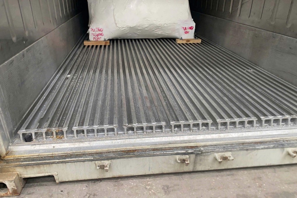 THIẾT KẾ HỆ RÃNH GOM NƯỚC ĐÚC ÂM ĐÁY VÁCH SƯỜN GIÚP LÒNG SÀN NHÔM CONTAINER LẠNH LUÔN KHÔ SẠCH ĐẠT CHUẨN