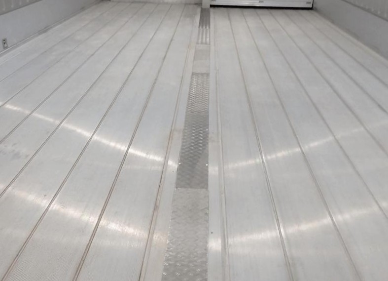 Xử lý sự cố đọng nước sàn container lạnh làm hỏng hàng hóa bên trong