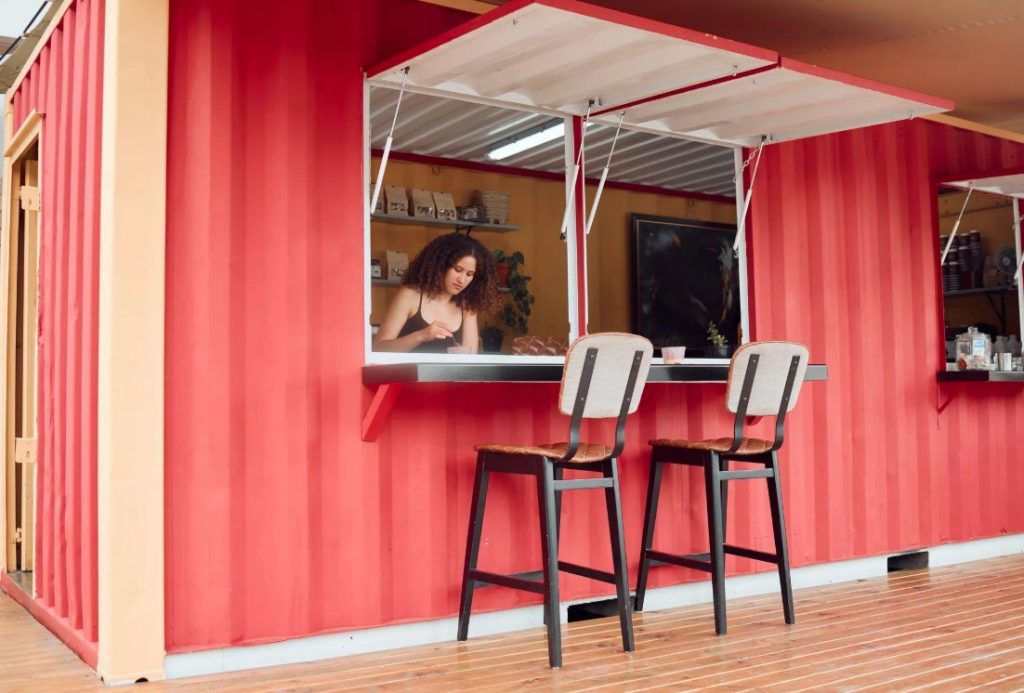 Cắt ngắn container làm bốt gác bảo vệ, quầy bán hàng di động (Mobile Kiosk)